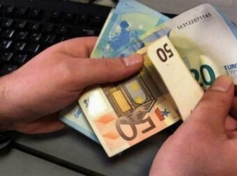 Έκτακτο επίδομα 200 ευρώ: «Ζεστό» χρήμα στους λογαριασμούς σας – Οι δικαιούχοι και οι προϋποθέσεις