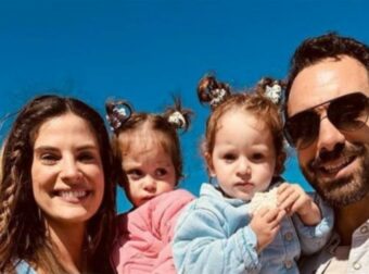Σάκης Τανιμανίδης – Χριστίνα Μπόμπα: Πήγαν σχολείο οι δίδυμες κόρες τους – Οι δραστηριότητες και η παρατήρηση (photos)