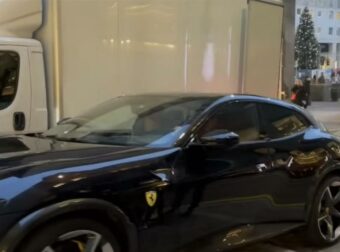 Αναίσθητος – Ποδοσφαιριστής καβάλησε πεζοδρόμιο με τη νέα Ferrari του για να ψώνισει