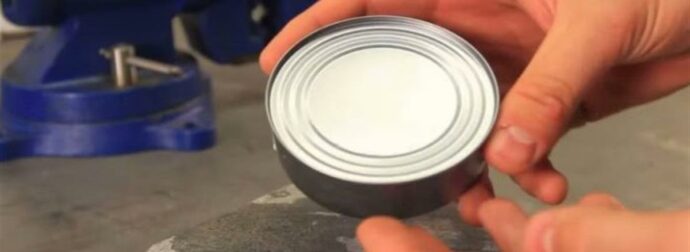 Πώς να ανοίξετε μία κονσέρβα χωρίς ανοιχτήρι [video]