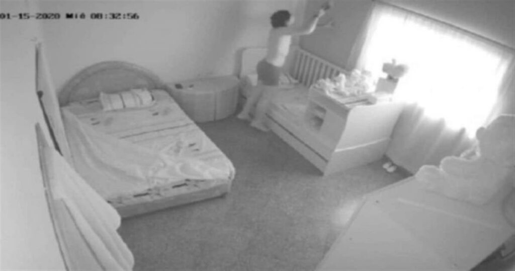 «Χλώμιασαν» όλοι: Έβαλε κρυφή κάμερα και μαγνητοσκόπησε τη γυναίκα του στο παιδικό δωμάτιο – Δε φαντάζεστε τι αντίκρισε (video)
