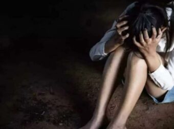 Κερατσίνι: «Ήθελε να τον ξεφορτωθεί γιατί δεν την άφηνε να κάνει βόλτες» λέει ο θείος της ανήλικης που κατηγορεί τον παππού της για βιασμό