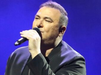 Αντώνης Ρέμος: Ζήτησε συγγνώμη από τους Αλβανούς σε συναυλία του στα Τίρανα – «Η Ελλάδα σας πλήγωσε» (Βίντεο)