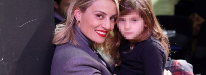 Ελεονώρα Μελέτη: Γιορτινή θαλπωρή στο σπίτι της με την κόρη της Αλεξάνδρα
