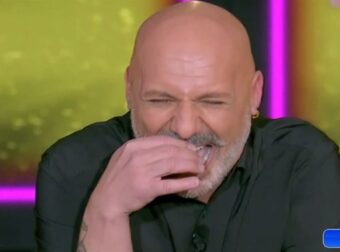 Ο Νίκος Μουτσινάς για τα red flags στη σχέση Γιούσεφ-Οικονομόπουλου: «Δεν πονηρεύτηκε το αστεράκι…»