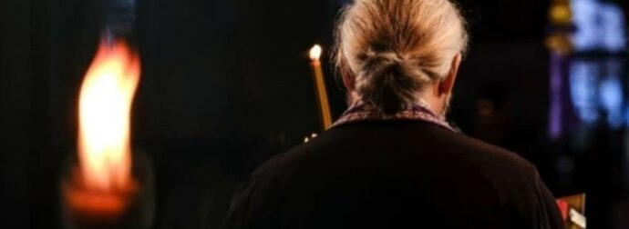 Μεθυσμένος ιερέας γύρισε σπίτι ντίρλα χωρίς ράσο και σταυρό! Τον έδιωξε η παπαδιά