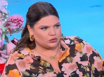 Δανάη Μπάρκα – Τα σχόλια που την πλήγωσαν: «Με έχουν υπερασπιστεί δημόσια και από πίσω έχουν πει τα σύστριγκλα»