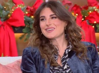 Παυλίνα Βουλγαράκη: «Έχω σχέση και είμαι πολύ καλά» – Απαντάει για τον πατέρα της και για τα φλερτ