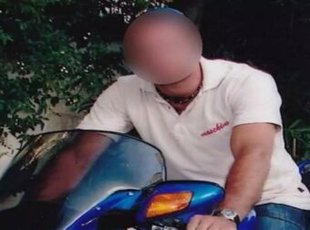 «Ψυχικά διαταραγμένη, χειραγωγεί τα παιδιά» υποστηρίζει για τη σύζυγό του ο αστυνομικός της Βουλής