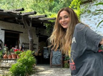 Συγκινημένη η Δέσποινα Βανδή: Έκανε reunion με τους συμμαθητές της από το λύκειο – Η ανάρτησή της