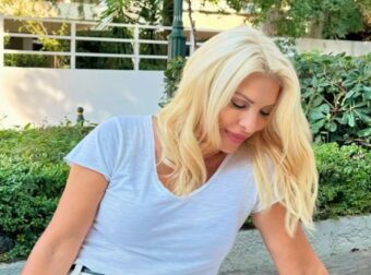 Ελένη Μενεγάκη: Τα χαμόγελα στον κήπο του σπιτιού της στα Μελίσσια – Η ανάρτηση που έκανε στο Instagram