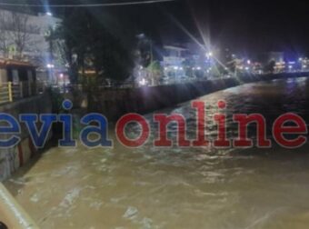 Σκηνές χάους στην Εύβοια λόγω της κακοκαιρίας: Πλημμύρες, εγκλωβισμοί και κίνδυνος υπερχείλισης του ποταμού Μεσσάπιου