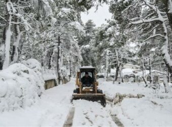 Απαγορευτικό απόπλου σήμερα (27/12): «Χιόνια από την Αττική Οδό και πάνω» – Ο καιρός της Πρωτοχρονιάς