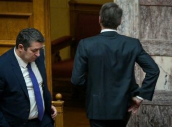 Ο Κυριάκος Μητσοτάκης αποχώρησε εσπευσμένα από το βήμα της Βουλής – «Αναπαύεται μετά από αυτό το επεισόδιο»