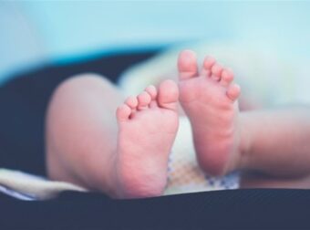 Μητέρα μπέρδεψε την κούνια με τον φούρνο και έψησε ζωντανό το μωρό της
