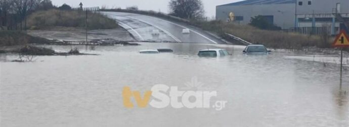 «Σφυροκοπά» η Elena: «Βυθίστηκαν» ΙΧ στο Σχηματάρι δίπλα στην Εθνική Οδό – Προβλήματα σε Καλάβρυτα, Αιτωλοακαρνανία και Κορινθία (photos/video)