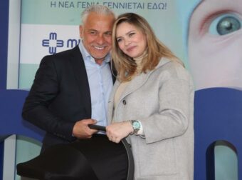 Χάρης Χριστόπουλος – Ανίτα Μπραντ: Η φωτογραφία του γιου τους στο γήπεδο και το όμορφο μήνυμα