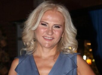 Τρισευτυχισμένη στα 58 η Μπέσσυ Μάλφα: «Περιμένω με χαρά να γίνω γιαγιά» – Η αποκάλυψη για την οικογένειά της