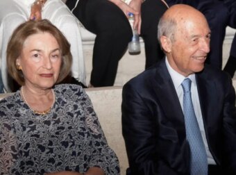Κώστας Σημίτης: Η σπάνια φωτογραφία του όταν ήταν 30 ετών που κάνει το γύρο του διαδικτύου