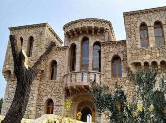 Αρνήθηκε την πλούσια ζωή καθώς δεν τον ικανοποιούσε: Διάσημος κροίσος παρέδωσε ολόκληρη την περιουσία του για χάρη της Παναγίας.