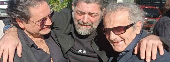 Κατέρρευσε ο Μιχάλης Ιατρόπουλος κατά τη διάρκεια του ετήσιου μνημοσύνου του Χάρη Κωστόπουλου.