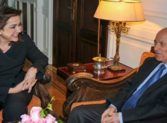 Ντόρα Μπακογιάννη: Αποχαιρετά τον Κώστα Σημίτη – «Ανεξάρτητα από τις πολιτικές διαφορές…»