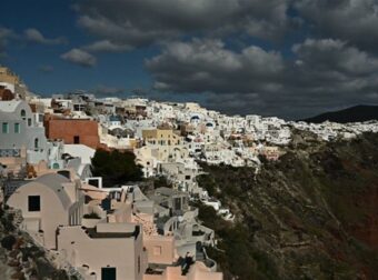 «Βράζει» η Σαντορίνη – Πάνω από 10 σεισμοί άνω των 4 Ρίχτερ σε μια ώρα – Φεύγουν και οι τελευταίοι πιστοί