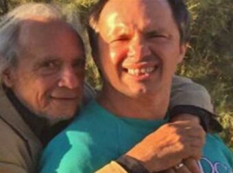 Δημήτρης Κολλάτος: Έφυγε ο γνωστός σκηνοθέτης. Πώς πέθανε ο αυτιστικός γιος του, Άλκης