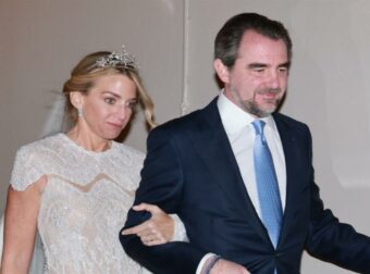 Γάμος Ντε Γκρες – Βαρδινογιάννη: Η Χρυσή φόρεσε την ίδια τιάρα με την Τατιάνα Μπλάτνικ