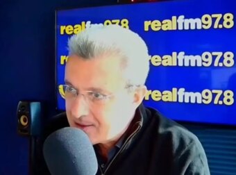 Ο Χατζηνικολάου ειρωνεύτηκε στον «αέρα» του ραδιοφώνου τον Καπερνάρο για τα νέα βίντεο: «Τέτοια τύχη;!… Τζόκερ»