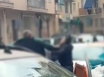 Εικόνες ντροπής – Οδηγός τζιπ που μπήκε ανάποδα σε δρόμο χαστούκισε γυναίκα που του ζήτησε να κάνει όπισθεν