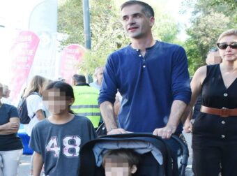 Μελαχρινή, ίδια ο μπαμπάς της: Η κόρη του Κώστα Μπακογιάννη μεγάλωσε και είναι μια κούκλα