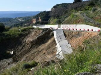 Κατέρρευσε ο νέος παραλιακός δρόμος πριν εγκαινιαστεί – Έργο για.. βραβείο