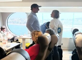 Κυριάκος Μητσοτάκης: Με πλοίο της γραμμής στην Τήνο για το Πάσχα – Συνομίλησε με άλλους επιβάτες