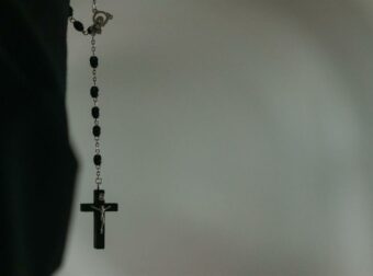 «Ον αγαπά Κύριος παιδεύει»: Τι σημαίνει η φράση;