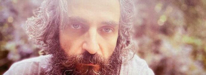 Άρης Σερβετάλης: «Ο Άγιος Νεκτάριος με προσκάλεσε να βρω τον Θεό»
