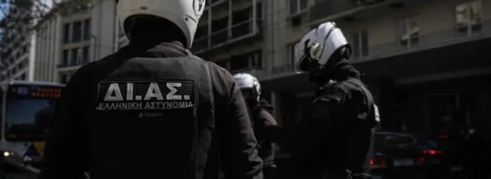 Θεσσαλονίκη: Σκηνές τρόμου στον δρόμο! Ούρλιαζε γυναίκα, γιατί ο σύντροφός της την πέταξε πάνω σε… – Βρήκε ότι στο facebook