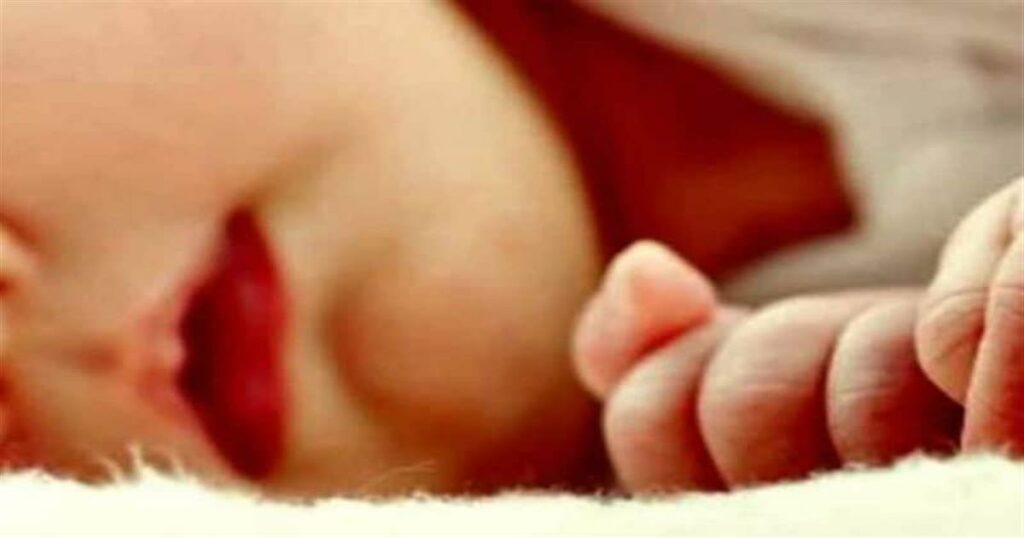 Εγκατέλειψαν το μωρό επειδή ήταν κορίτσι αλλά ένα βίντεο του άλλαξε τη ζωή