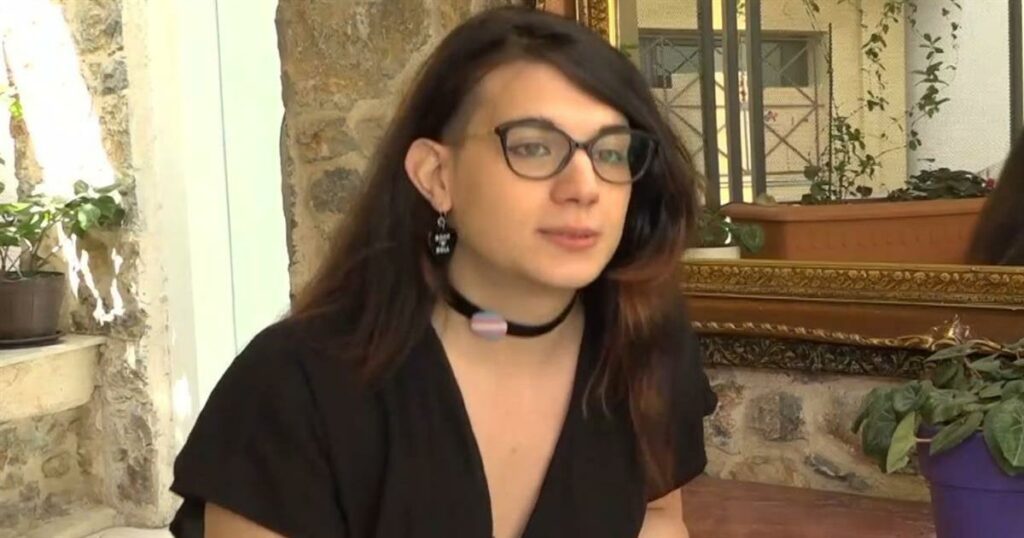 Ηλέκτρα-Ρώμη Δόχτση – Η πρώτη διεμφυλική γυναίκα πρόεδρος ελληνικού κόμματος εξομολογείται: «Δεν ήθελαν να βιάσουν μία τρανς»