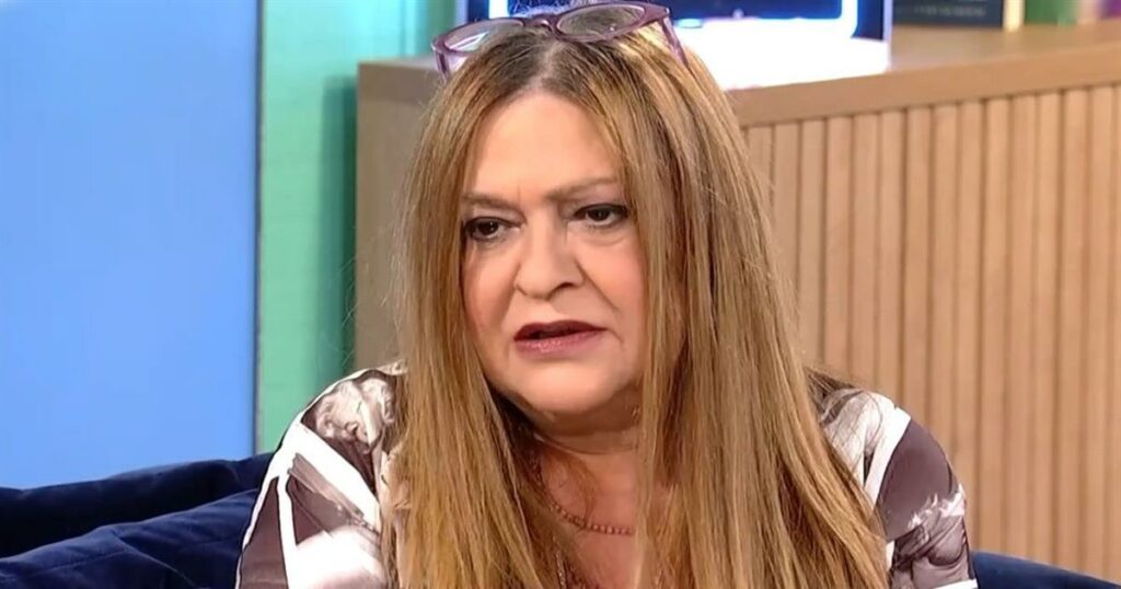Τζόυς Ευείδη – «Δεν είμαι η μόνη άχρηστη που δεν οδηγώ, είναι πολλές: Η Λουιζίδου, η Παπαδοπούλου, η Ακρίτα…»