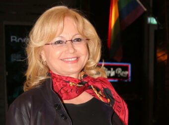 Αγγελική Νικολούλη – Αγκαλιά με τον βαφτισιμιό της Ευγένιο Σπαθάρη: Η σχέση του με τον αείμνηστο καραγκιοζοπαίκτη
