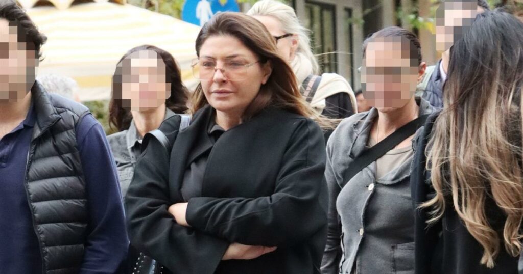 Έλενα Παπαρίζου: Καταρρακωμένη από τον χωρισμό με τον Καψάλη – Αποκλειστικό