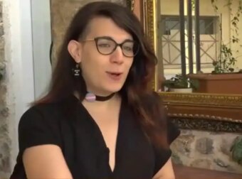 Η πρώτη διεμφυλική γυναίκα πρόεδρος ελληνικού κόμματος