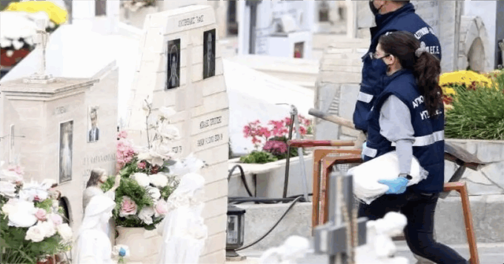 Άγριο ξύλο σε νεκροταφείο – Πατέρας και γιος έστειλαν στο νοσοκομείο υπάλληλο κατά τη διάρκεια εκταφής