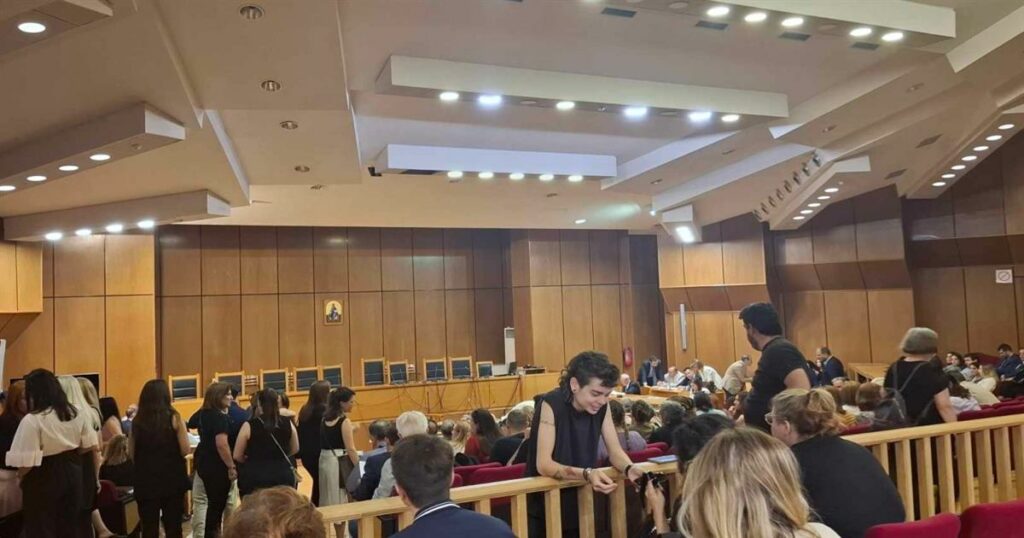 Δίκη για την τραγωδία στο Μάτι: Αθώοι Δούρου, Μπουρνούς και Ψινάκης – Ένοχοι 10 κατηγορούμενοι