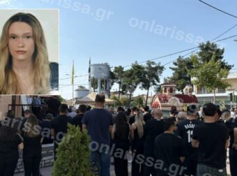 Θρήνος στην κηδεία της 18χρονης που κατέρρευσε σε γuμναστήριο στη Λάρισα – Τραγικές φιγούρες γονείς και αδελφός