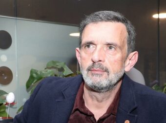 Κακούρης: Η κατάθλιψη και η απάντηση για τη σύζυγό του – «Η Αλίκη δεν θέλει να μιλάω για εκείνη»
