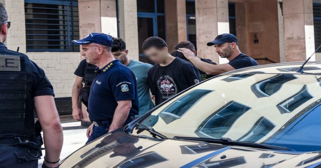 Φωτιά στην Πάτρα: Στον εισαγγελέα οι τρεις συλληφθέντες για εμπρησμό
