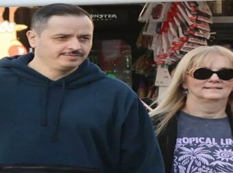 Αλέξανδρος Τσουβέλας: Σπάνια έξοδος με τη διάσημη σύντροφό του στη Γλυφάδα