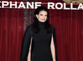 Σαν… πλαστική κούκλα, μετενσάρκωση της μάνας της: Αγνώριστη η Αθηνά Ωνάση με τεράστια μακριά χέρια – Που εμφανίστηκε